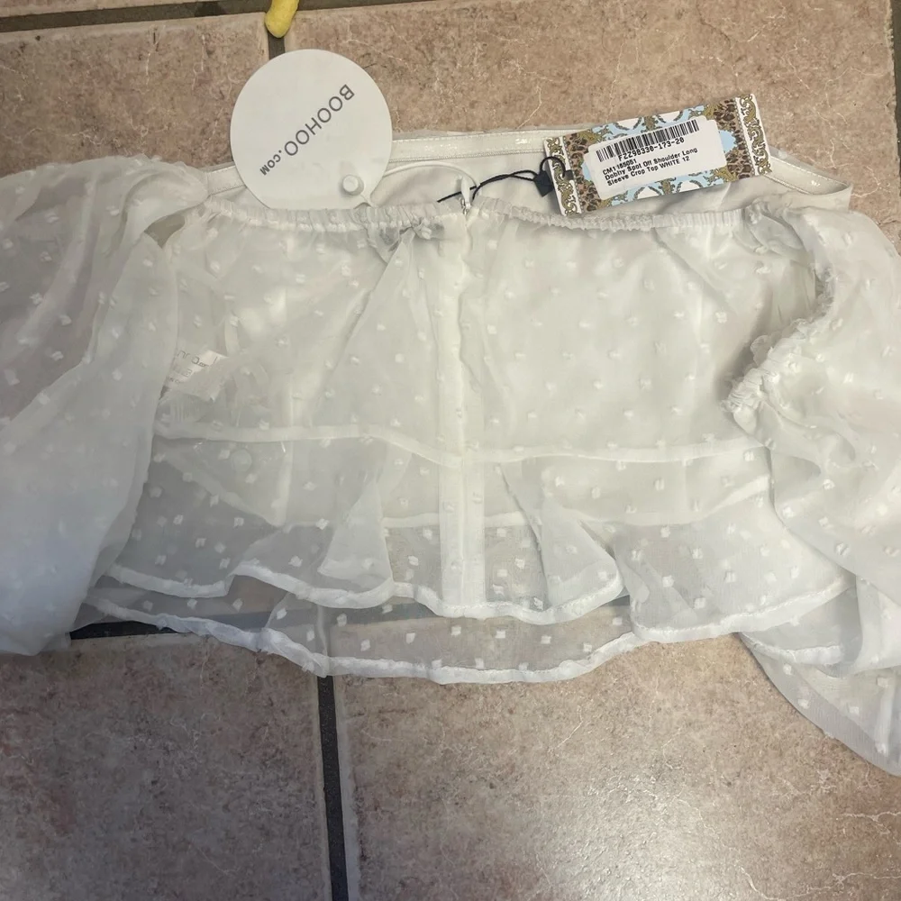 Boohoo Dobby Spot Off Shoulder Long Sleeve Crop Top NWT - Picture 8 of 10